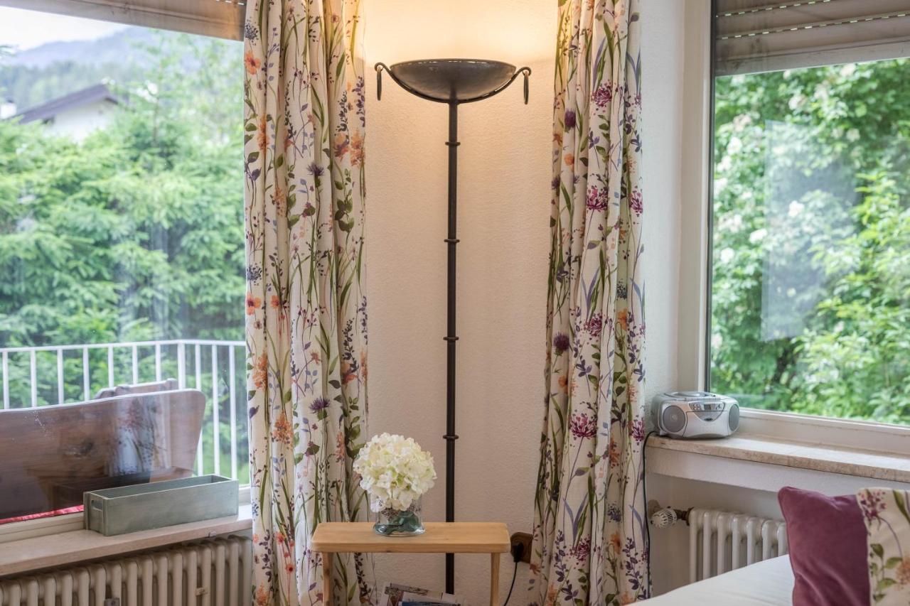 Ferienwohnung Lilly ガルミッシュ・パルテンキルヒェン エクステリア 写真